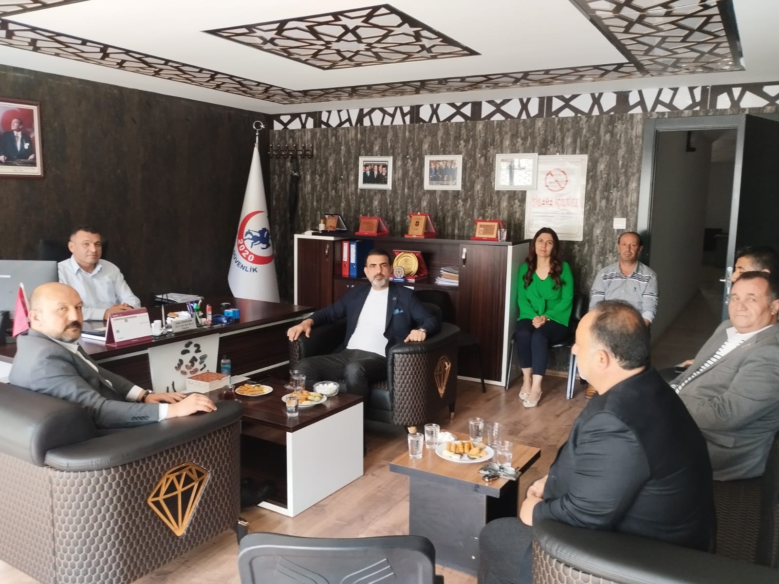 Anahtar Partisi Sayın Murat Üzümcü ve Teşkilatının Derneğimizi Ziyareti - Fotoğraf 2
